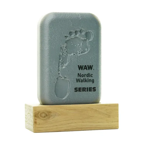 Statuetka sportowa dla mistrza — trofeum z personalizowanym opisem